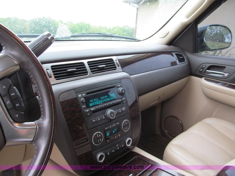 image for item E2014 2007 GMC Yukon Denali SUV