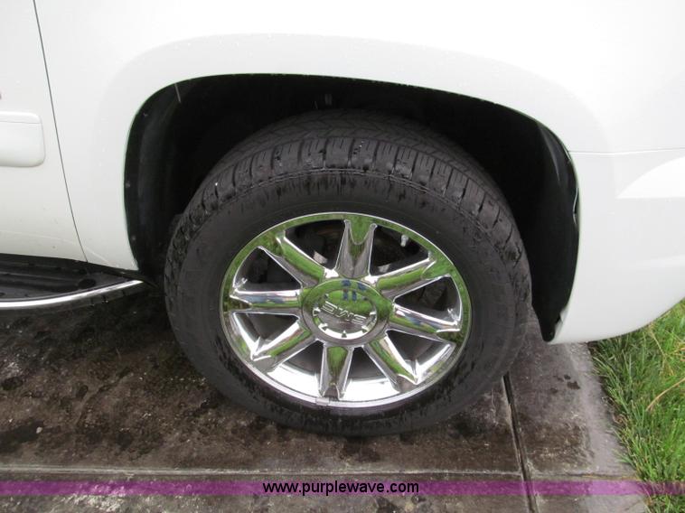 image for item E2014 2007 GMC Yukon Denali SUV