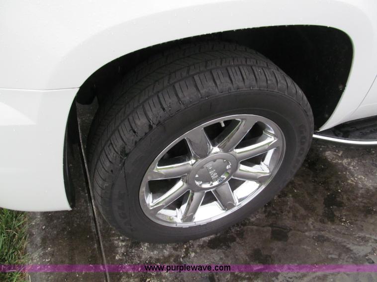 image for item E2014 2007 GMC Yukon Denali SUV