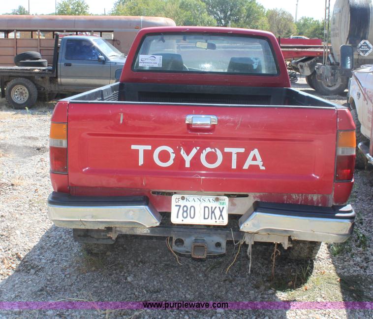 image for item G4610 1990 Toyota Tacoma pickup truck