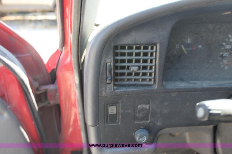 image for item G4610 1990 Toyota Tacoma pickup truck