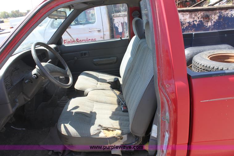 image for item G4610 1990 Toyota Tacoma pickup truck