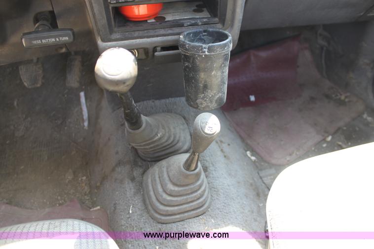 image for item G4610 1990 Toyota Tacoma pickup truck