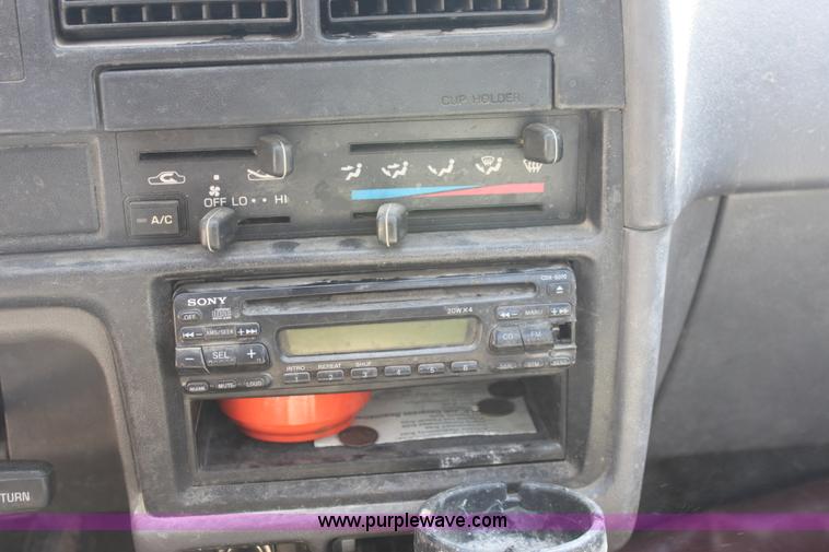 image for item G4610 1990 Toyota Tacoma pickup truck