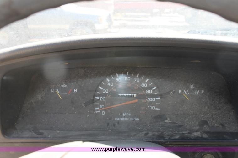 image for item G4610 1990 Toyota Tacoma pickup truck