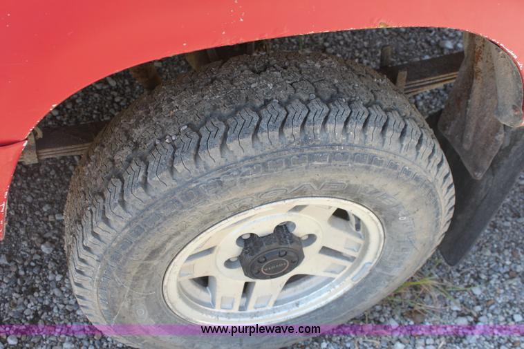 image for item G4610 1990 Toyota Tacoma pickup truck