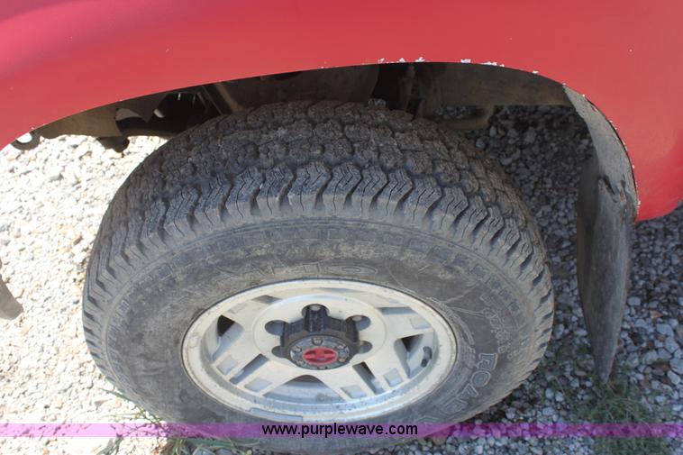 image for item G4610 1990 Toyota Tacoma pickup truck