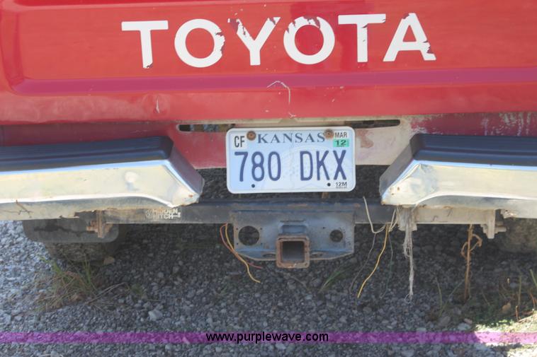 image for item G4610 1990 Toyota Tacoma pickup truck