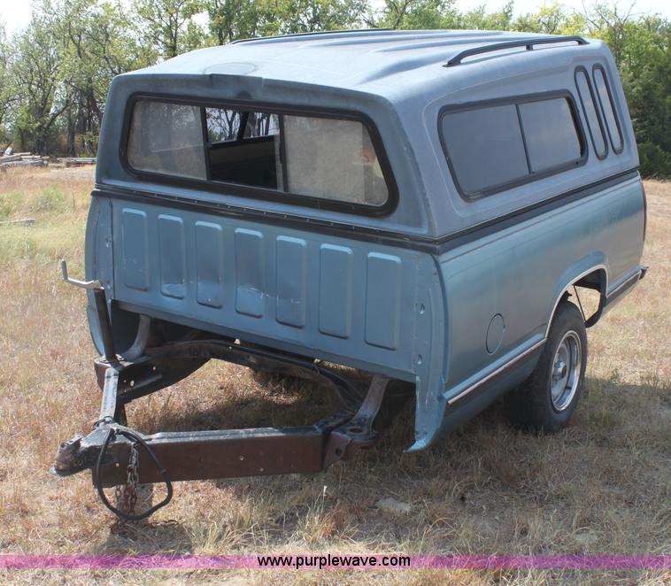 image for item G4679 1991 GMC Sierra pickup bed trailer