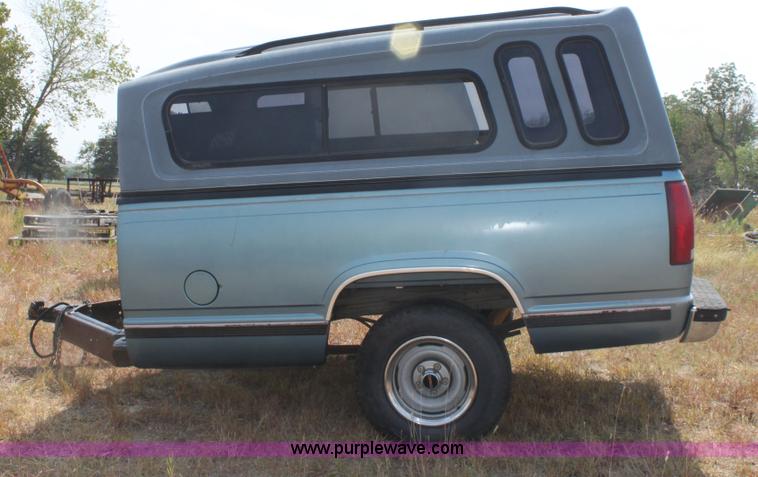 image for item G4679 1991 GMC Sierra pickup bed trailer