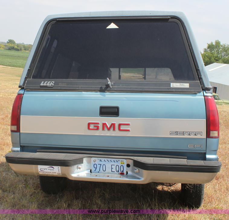 image for item G4679 1991 GMC Sierra pickup bed trailer