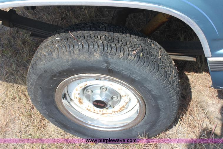 image for item G4679 1991 GMC Sierra pickup bed trailer