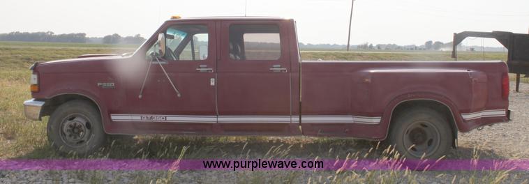 image for item G4684 1994 Ford F350 XL Crew Cab pickup truck
