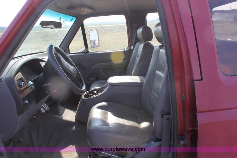 image for item G4684 1994 Ford F350 XL Crew Cab pickup truck