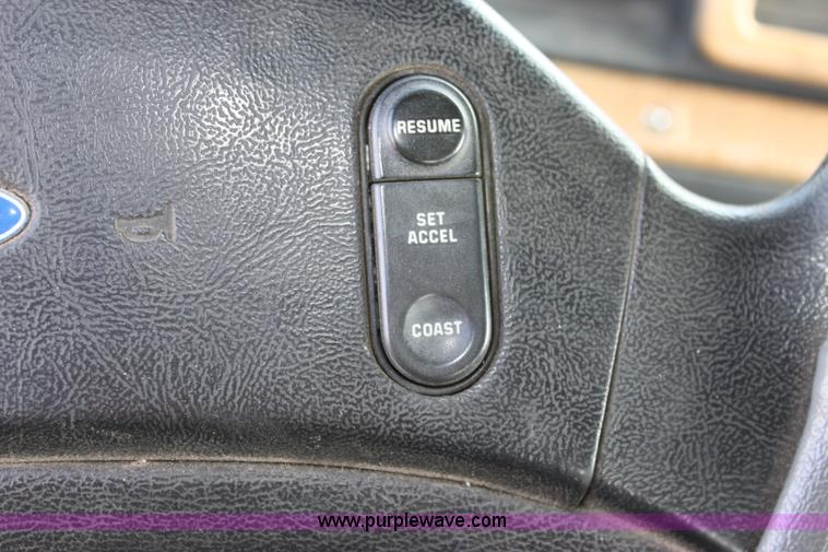 image for item G4684 1994 Ford F350 XL Crew Cab pickup truck