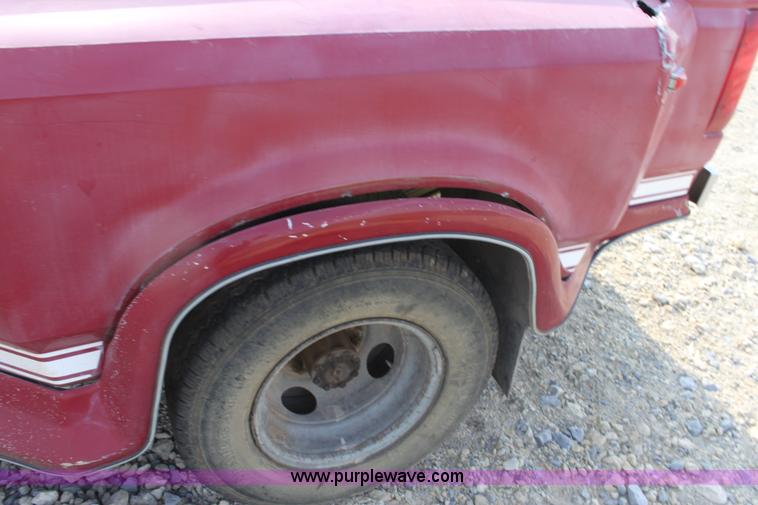 image for item G4684 1994 Ford F350 XL Crew Cab pickup truck