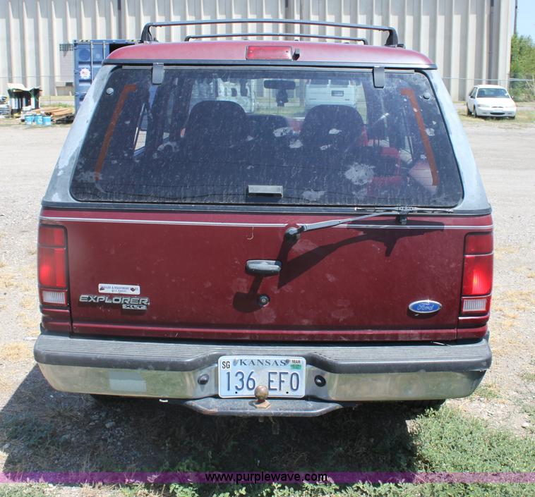 image for item G4567 1991 Ford Explorer XLT SUV