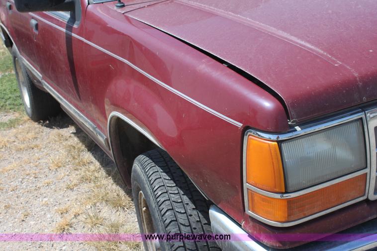 image for item G4567 1991 Ford Explorer XLT SUV