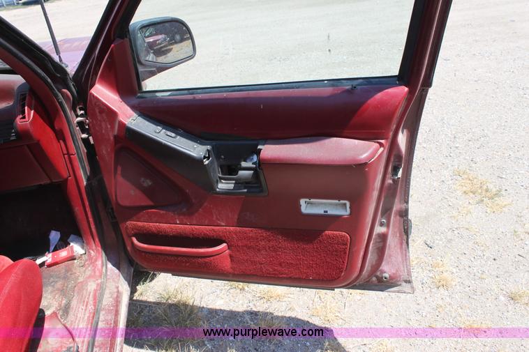 image for item G4567 1991 Ford Explorer XLT SUV