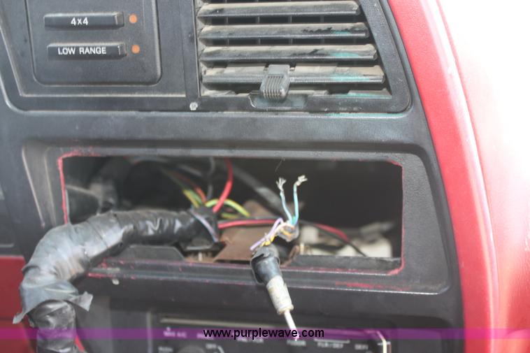 image for item G4567 1991 Ford Explorer XLT SUV