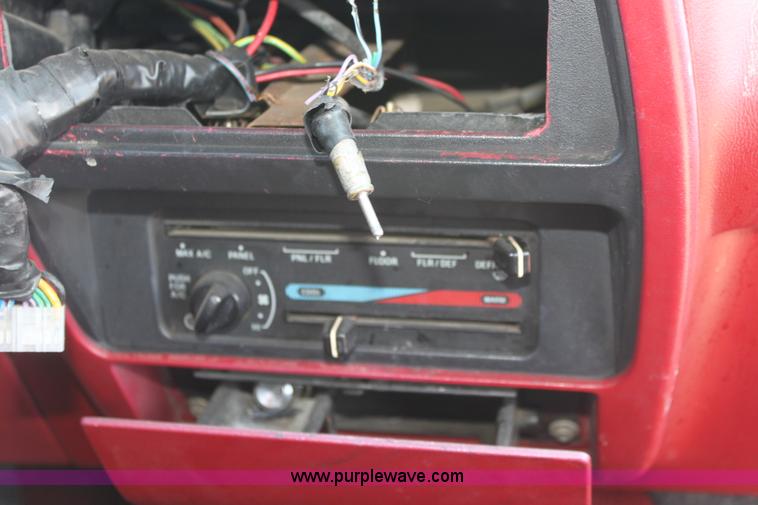 image for item G4567 1991 Ford Explorer XLT SUV