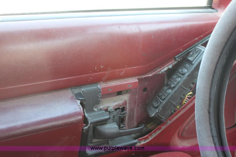 image for item G4567 1991 Ford Explorer XLT SUV