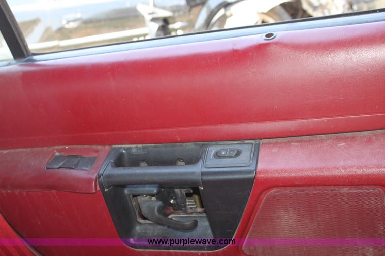image for item G4567 1991 Ford Explorer XLT SUV