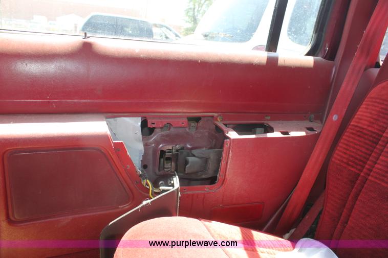 image for item G4567 1991 Ford Explorer XLT SUV