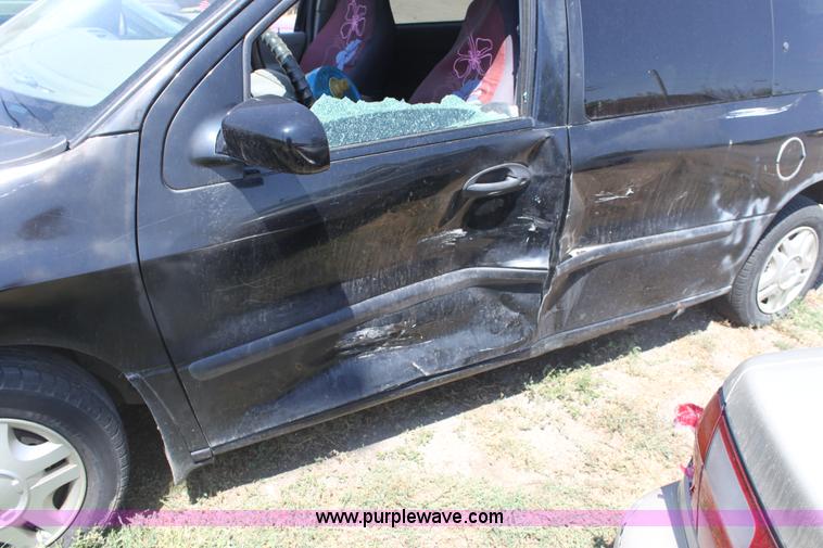 image for item G4569 2000 Ford Windstar LX mini van