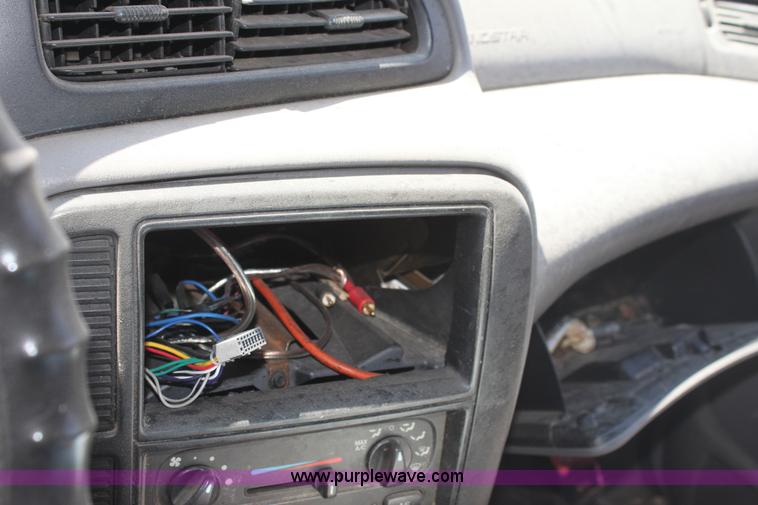 image for item G4569 2000 Ford Windstar LX mini van