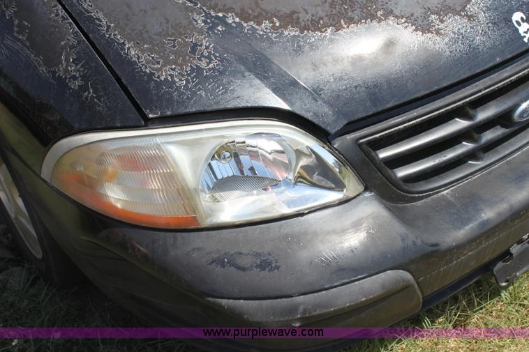 image for item G4569 2000 Ford Windstar LX mini van