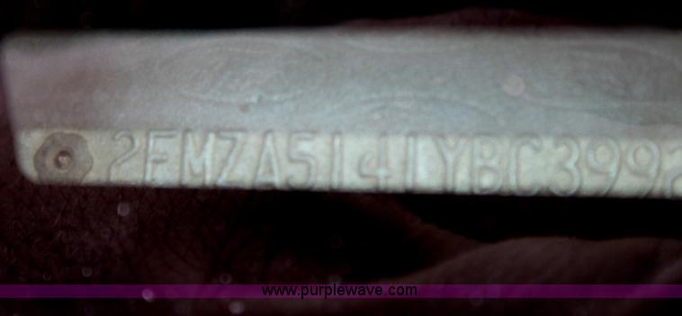 image for item G4569 2000 Ford Windstar LX mini van