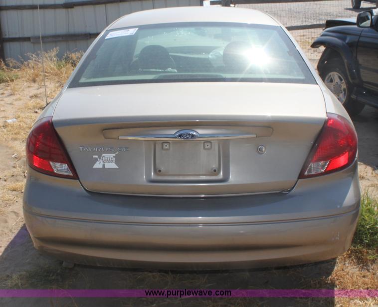 image for item G4584 2003 Ford Taurus SE