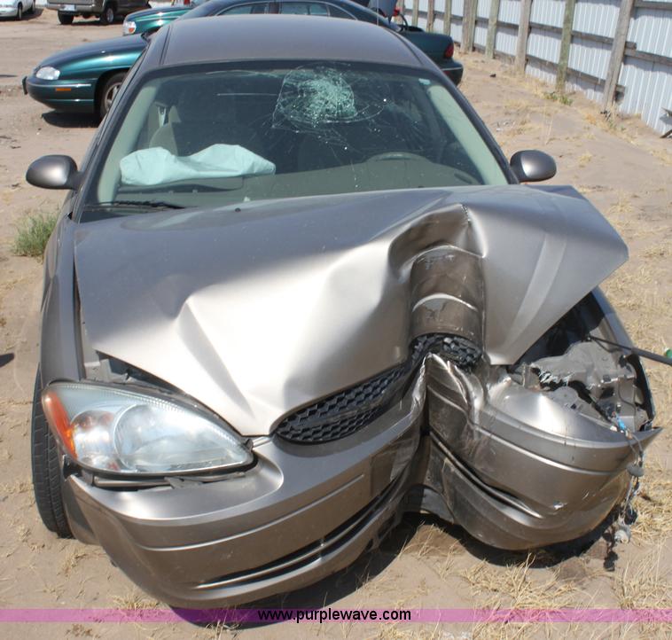 image for item G4584 2003 Ford Taurus SE