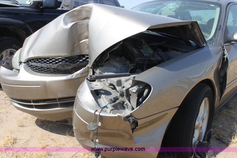 image for item G4584 2003 Ford Taurus SE