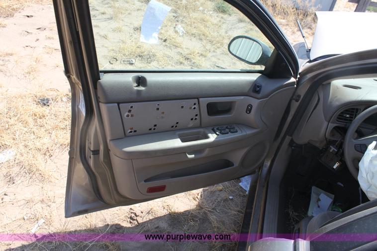 image for item G4584 2003 Ford Taurus SE