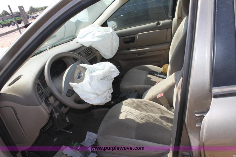 image for item G4584 2003 Ford Taurus SE