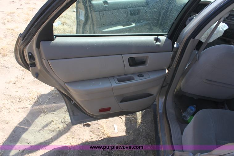 image for item G4584 2003 Ford Taurus SE