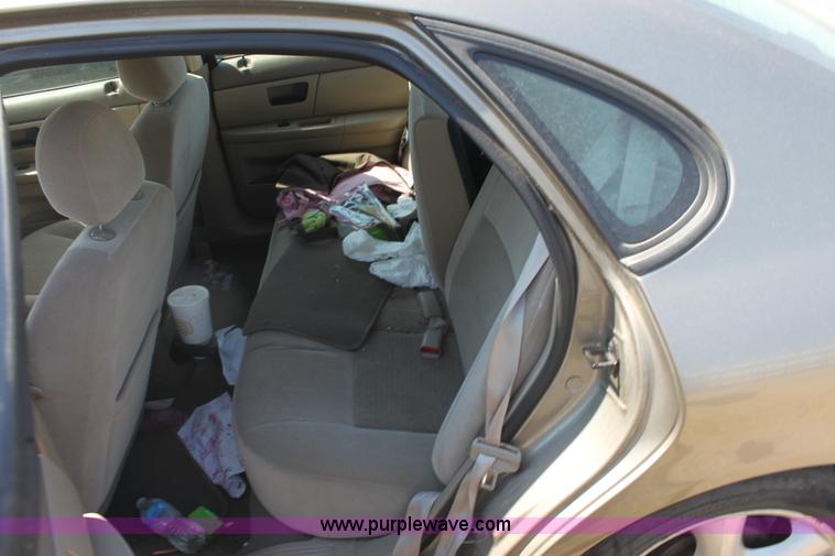 image for item G4584 2003 Ford Taurus SE