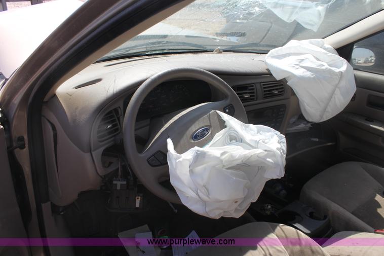 image for item G4584 2003 Ford Taurus SE