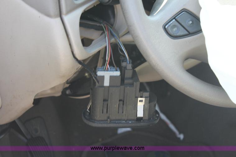 image for item G4584 2003 Ford Taurus SE