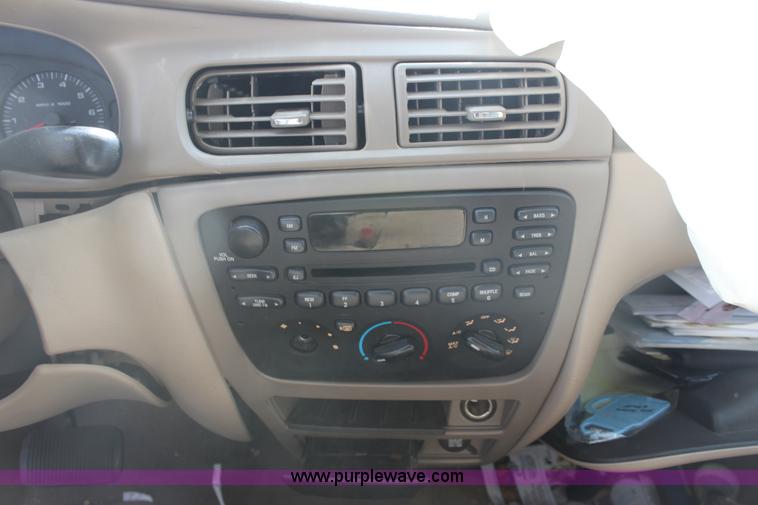 image for item G4584 2003 Ford Taurus SE