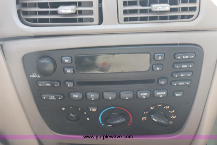 image for item G4584 2003 Ford Taurus SE