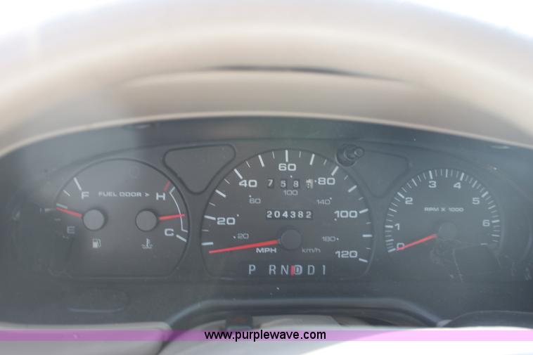 image for item G4584 2003 Ford Taurus SE