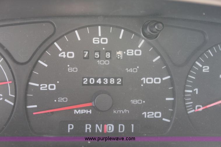 image for item G4584 2003 Ford Taurus SE