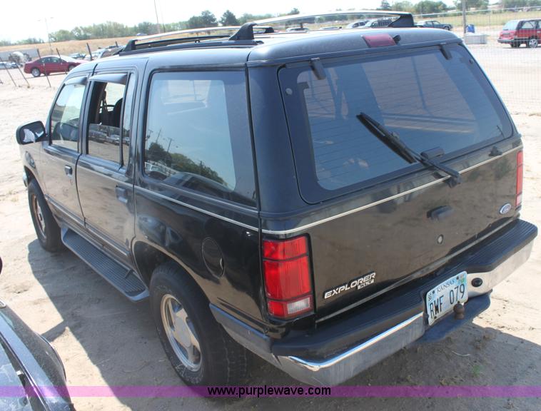 image for item G4585 1994 Ford Explorer XLT SUV