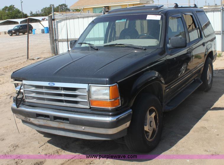 image for item G4585 1994 Ford Explorer XLT SUV