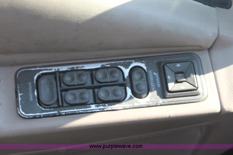 image for item G4585 1994 Ford Explorer XLT SUV