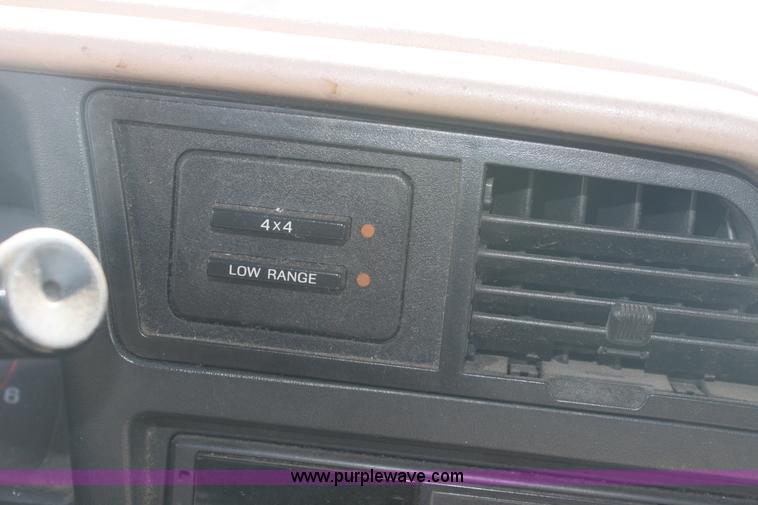 image for item G4585 1994 Ford Explorer XLT SUV