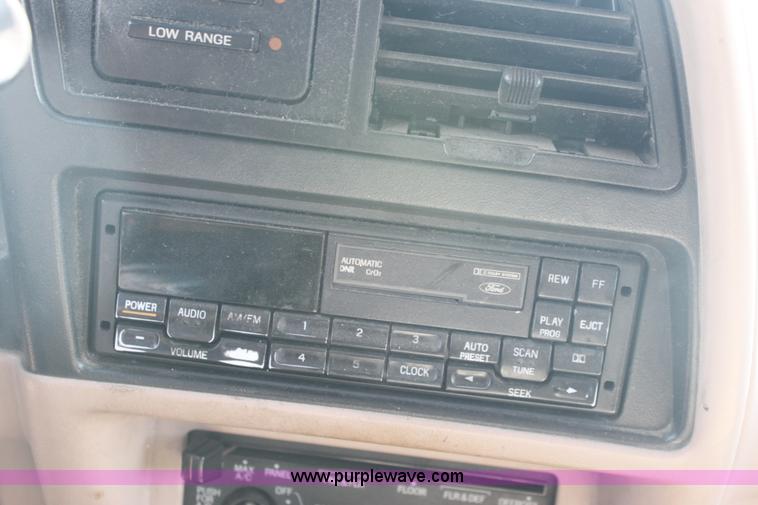 image for item G4585 1994 Ford Explorer XLT SUV